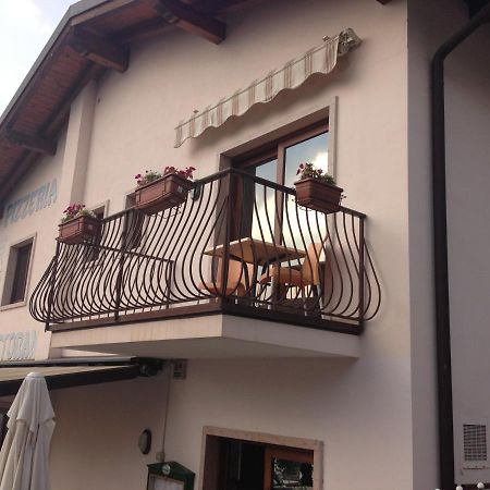 Locanda Bellavista B&B Мальчезине Экстерьер фото
